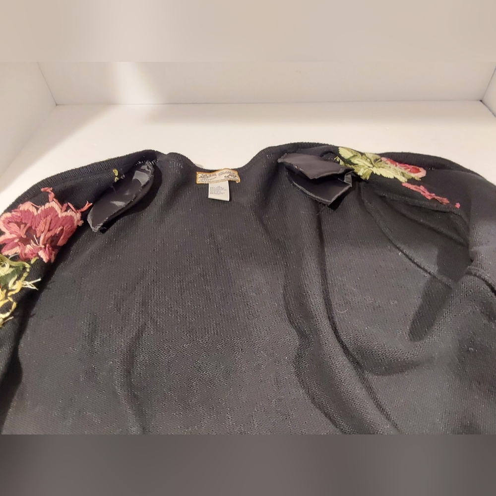 Vintage Heirloom Collectibles Floral Embroidered Black Sweater M - Picture 8 of 8